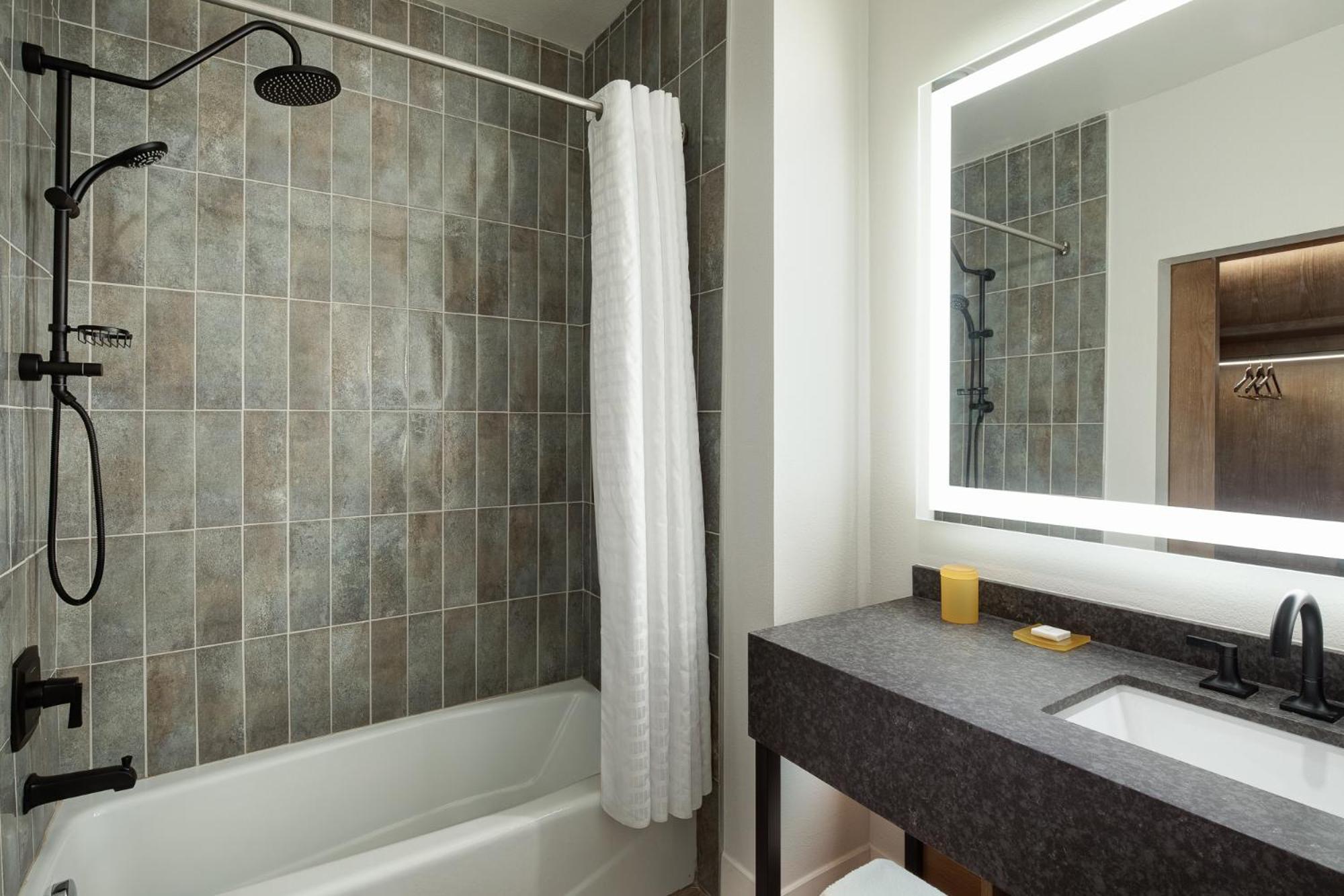 Wyndham Garden San Antonio Riverwalk/Museum Reach Hotel 4*
